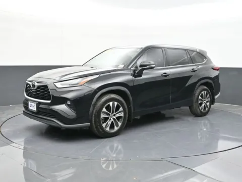 Another view of 2022 Toyota Highlander XLE for sale in Tulsa, OK at Jim Norton T-Town Chevrolet