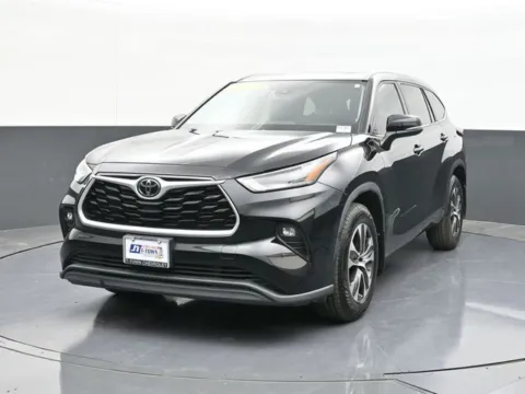 Photos of 2022 Toyota Highlander XLE for sale in Tulsa, OK at Jim Norton T-Town Chevrolet