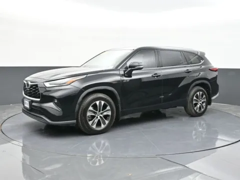 More photos of 2022 Toyota Highlander XLE at Jim Norton T-Town Chevrolet, OK