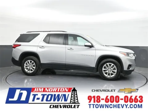 Silver 2021 Chevrolet Traverse LT for sale in Tulsa, OK