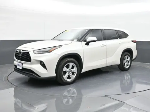 Another view of 2021 Toyota Highlander LE for sale in Tulsa, OK at Jim Norton T-Town Chevrolet