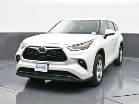 Photos of 2021 Toyota Highlander LE for sale in Tulsa, OK at Jim Norton T-Town Chevrolet