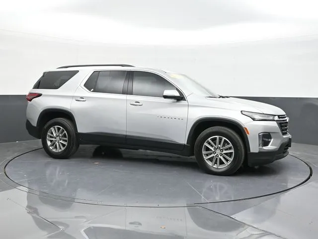 2022 Chevrolet Traverse photo 2