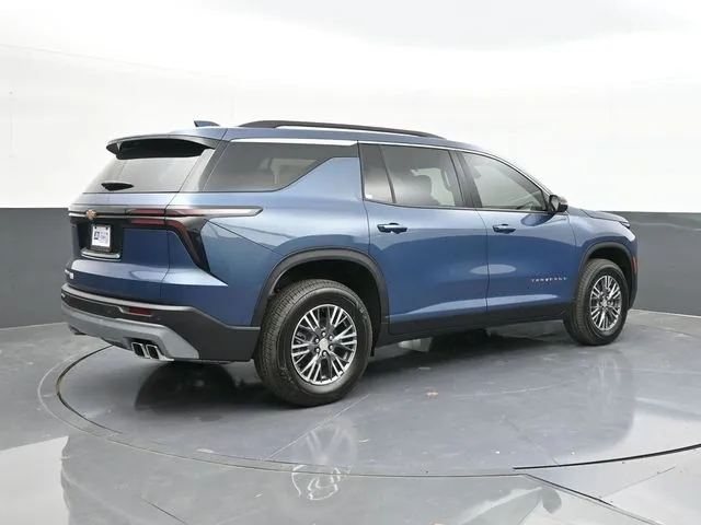 2026 Chevrolet Traverse photo 2
