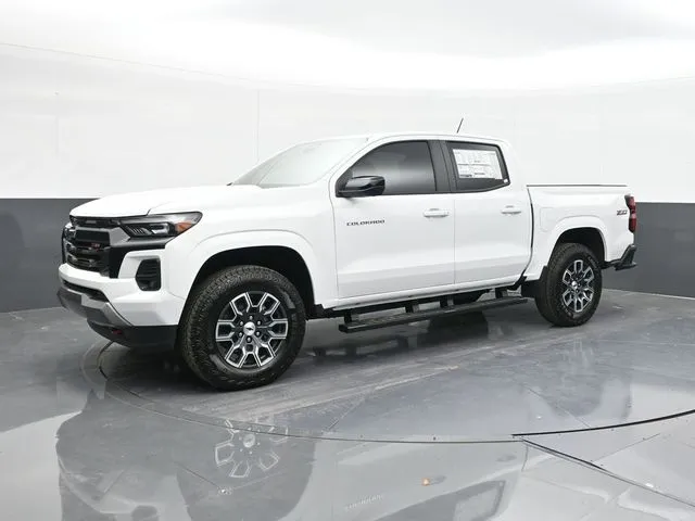 2025 Chevrolet Colorado Z71 photo 2