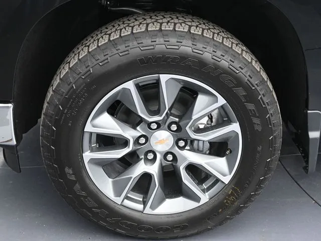 2026 Chevrolet Silverado 1500 LT photo 25