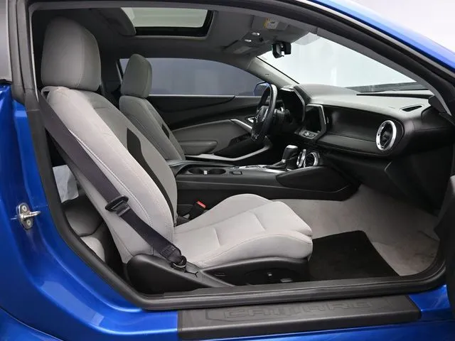 2018 Chevrolet Camaro SS photo 11