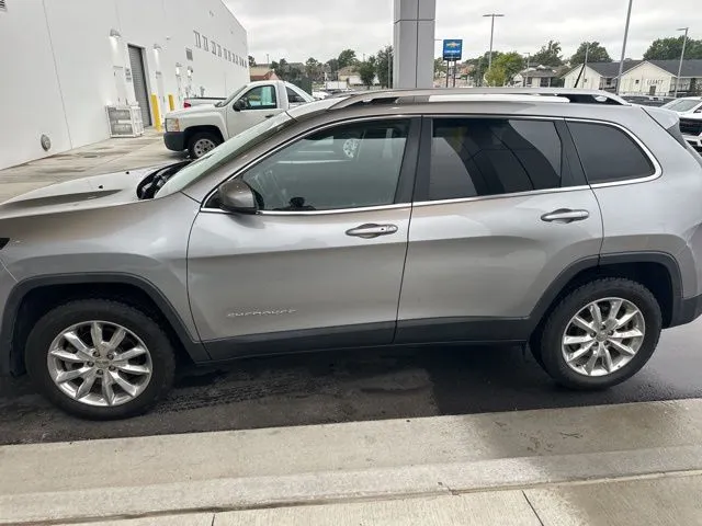 2017 Jeep Cherokee Limited photo 2
