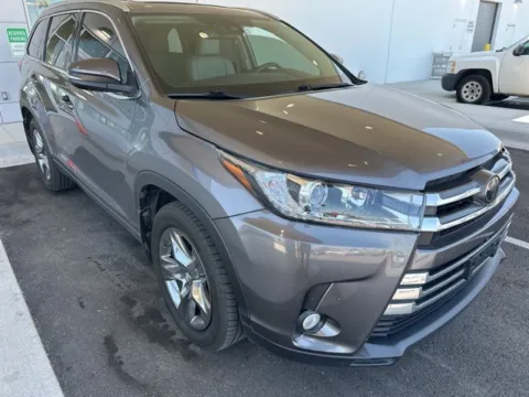 Silver 2018 Toyota Highlander Limited Platinum for sale in Tulsa, OK