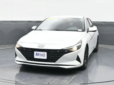 Photos of 2022 Hyundai Elantra SE for sale in Tulsa, OK at Jim Norton T-Town Chevrolet