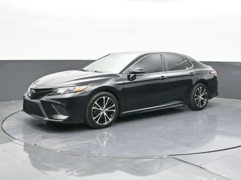 More photos of 2020 Toyota Camry Hybrid SE at Jim Norton T-Town Chevrolet, OK