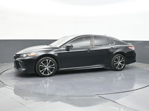 More photos of 2020 Toyota Camry Hybrid SE at Jim Norton T-Town Chevrolet, OK