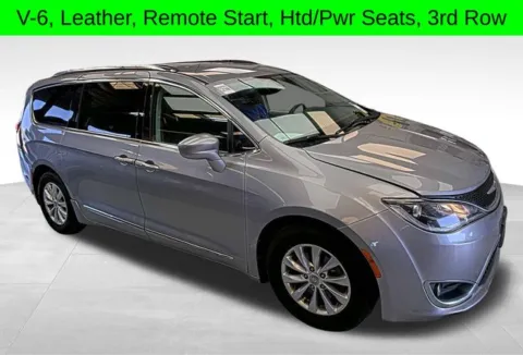 Silver 2018 Chrysler Pacifica Touring L for sale in Tulsa, OK