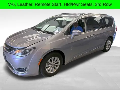 Another view of 2018 Chrysler Pacifica Touring L for sale in Tulsa, OK at Jim Norton T-Town Chevrolet