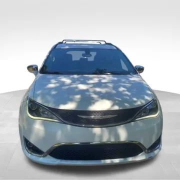 Photos of 2018 Chrysler Pacifica Limited for sale in Tulsa, OK at Jim Norton T-Town Chevrolet