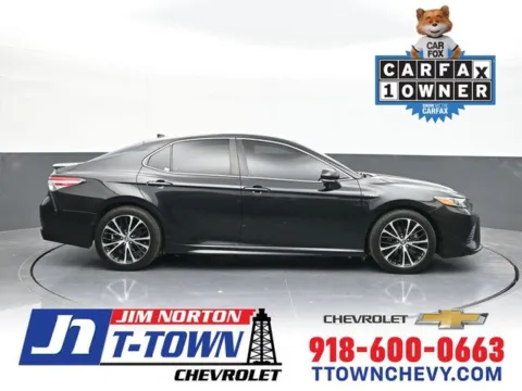 Black 2020 Toyota Camry Hybrid SE for sale in Tulsa, OK