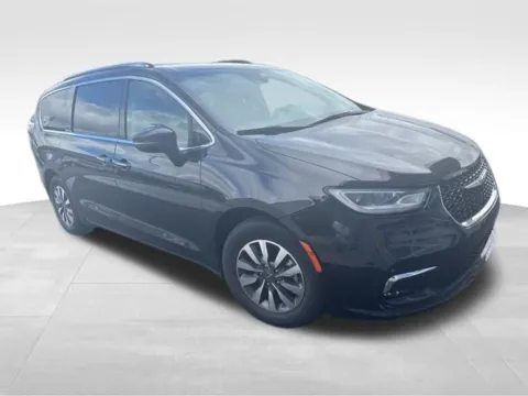 Black 2021 Chrysler Pacifica Touring L for sale in Tulsa, OK