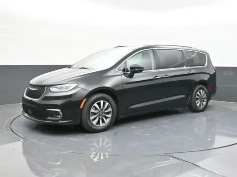 More photos of 2021 Chrysler Pacifica Touring L at Jim Norton T-Town Chevrolet, OK