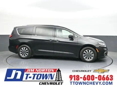 Black 2021 Chrysler Pacifica Touring L for sale in Tulsa, OK