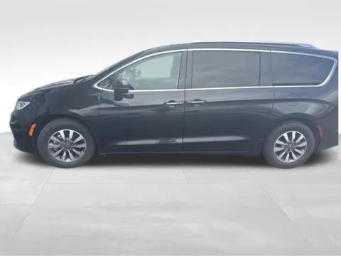More photos of 2021 Chrysler Pacifica Touring L at Jim Norton T-Town Chevrolet, OK