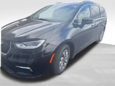 Another view of 2021 Chrysler Pacifica Touring L for sale in Tulsa, OK at Jim Norton T-Town Chevrolet