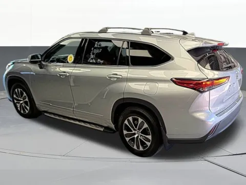 More photos of 2021 Toyota Highlander XLE at Jim Norton T-Town Chevrolet, OK