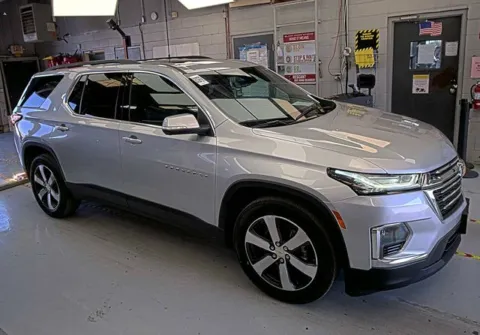 Silver 2022 Chevrolet Traverse LT Leather for sale in Tulsa, OK