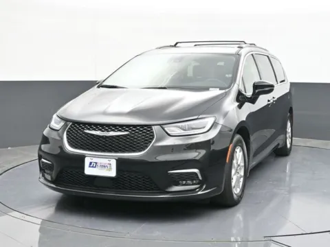 Photos of 2022 Chrysler Pacifica Touring L for sale in Tulsa, OK at Jim Norton T-Town Chevrolet