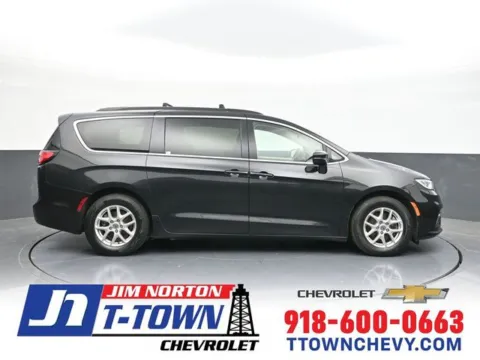 Black 2022 Chrysler Pacifica Touring L for sale in Tulsa, OK