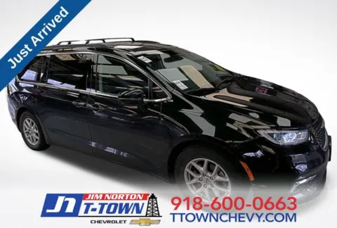 Black 2022 Chrysler Pacifica Touring L for sale in Tulsa, OK