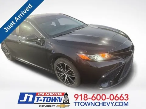 Green 2021 Toyota Camry SE for sale in Tulsa, OK