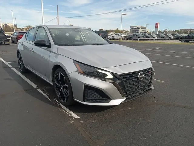 Silver 2023 Nissan Altima 2.5 SR for sale in Broken Arrow, OK
