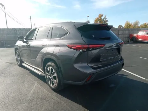 More photos of 2021 Toyota Highlander XLE at Jim Norton Ford, OK