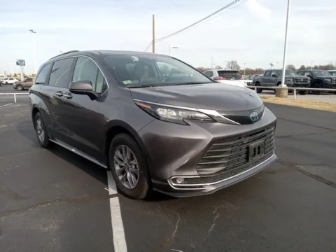 Gray 2024 Toyota Sienna XLE for sale in Broken Arrow, OK