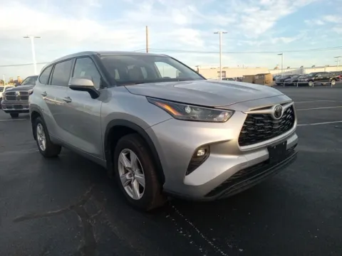 Silver 2024 Toyota Highlander LE for sale in Broken Arrow, OK