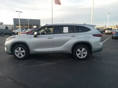 More photos of 2024 Toyota Highlander LE at Jim Norton Ford, OK