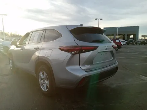 More photos of 2024 Toyota Highlander LE at Jim Norton Ford, OK