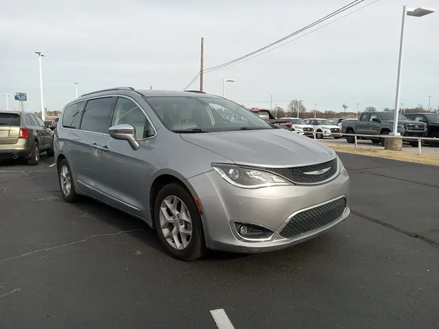 Silver 2019 Chrysler Pacifica Limited for sale in Broken Arrow, OK
