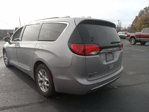 More photos of 2019 Chrysler Pacifica Limited at Jim Norton Ford, OK