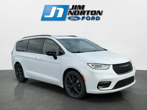 White 2025 Chrysler Pacifica Limited for sale in Broken Arrow, OK