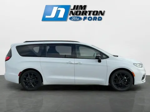 Photos of 2025 Chrysler Pacifica Limited for sale in Broken Arrow, OK at Jim Norton Ford