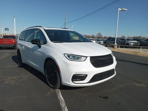 White 2025 Chrysler Pacifica Limited for sale in Broken Arrow, OK