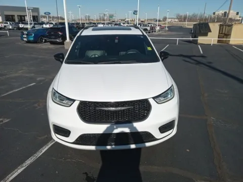 Photos of 2025 Chrysler Pacifica Limited for sale in Broken Arrow, OK at Jim Norton Ford