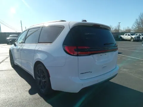 More photos of 2025 Chrysler Pacifica Limited at Jim Norton Ford, OK