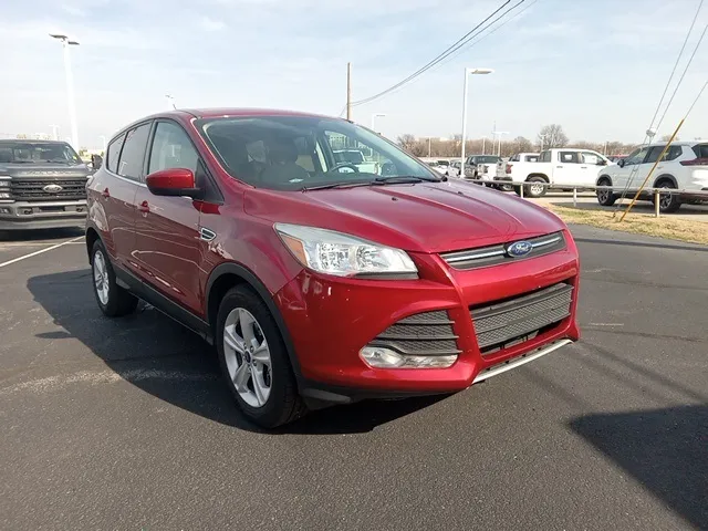 Red 2016 Ford Escape SE for sale in Broken Arrow, OK