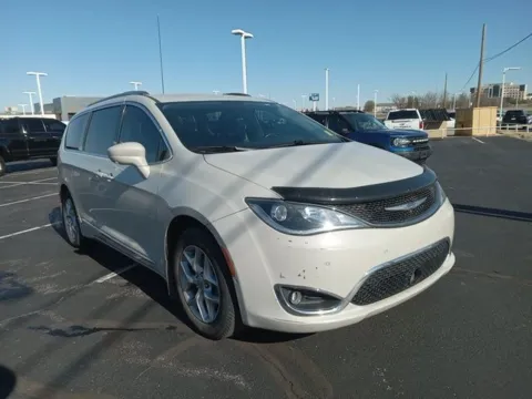 White 2019 Chrysler Pacifica Touring L for sale in Broken Arrow, OK