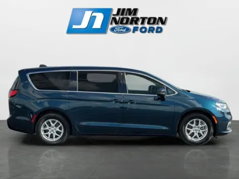 Photos of 2023 Chrysler Pacifica Touring L for sale in Broken Arrow, OK at Jim Norton Ford