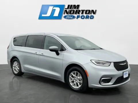 Silver 2023 Chrysler Pacifica Touring L for sale in Broken Arrow, OK