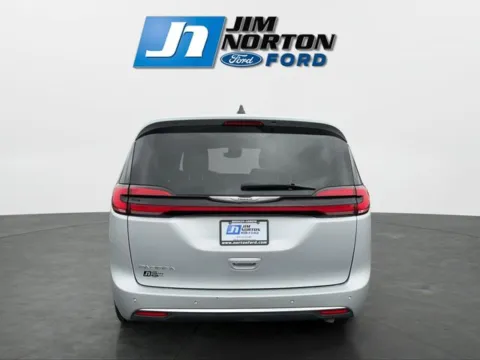 More photos of 2023 Chrysler Pacifica Touring L at Jim Norton Ford, OK