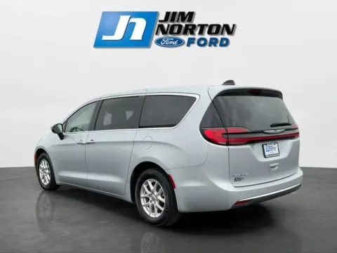 More photos of 2023 Chrysler Pacifica Touring L at Jim Norton Ford, OK